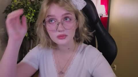 Snapshot of eliejay chatting on March 2026 05:14:02 AM Ellie online show from March 2026 05:14:02 AM