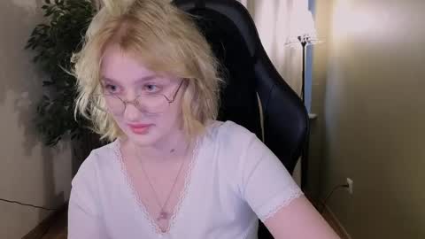 Snapshot of eliejay chatting on March 2026 05:15:01 AM Ellie online show from March 2026 05:15:01 AM