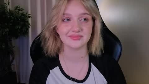 Snapshot of eliejay chatting on March 2026 05:46:02 AM Ellie online show from March 2026 05:46:02 AM