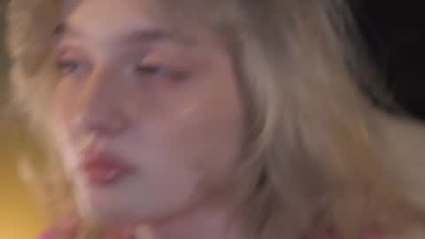 Snapshot of eliejay chatting on April 2026 05:19:08 AM Ellie online show from April 2026 05:19:08 AM