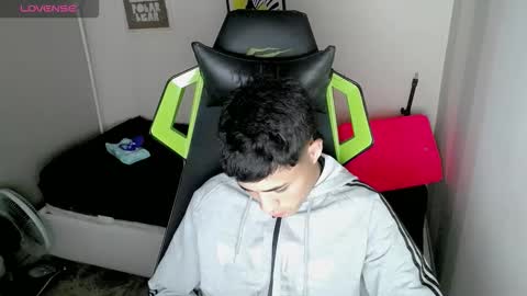 Snapshot of elii_797 chatting on November 2025 07:59:02 PM bby-santy online show from November 2025 07:59:02 PM