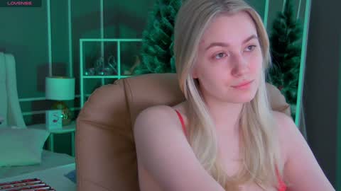 Snapshot of elina_nortas chatting on December 2024 01:10:02 AM Elina online show from December 2024 01:10:02 AM