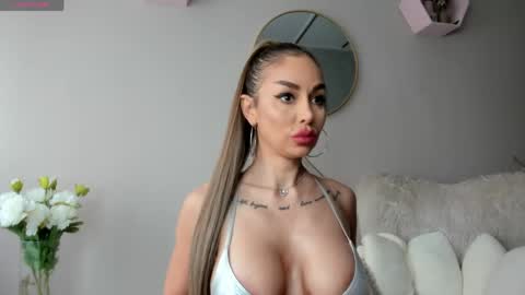 Elina online show from May 2026 09:49:01 AM