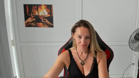 Milena online show from July 2026 10:35:02 AM