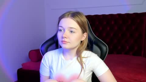 Snapshot of elinavale chatting on May 2026 05:30:01 PM elinavale online show from May 2026 05:30:01 PM