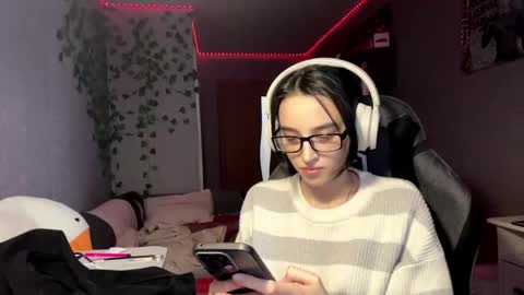 Snapshot of elinorashfield chatting on June 2026 10:49:01 AM Milica online show from June 2026 10:49:01 AM