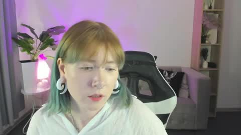 Snapshot of elira_vane chatting on June 2026 03:08:02 AM Elira Vane online show from June 2026 03:08:02 AM