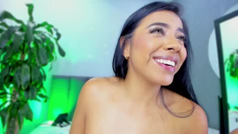 Elisa online show from December 2024 12:01:02 AM