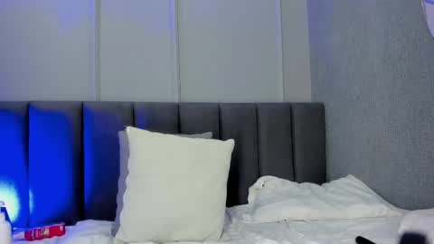 Elisa online show from March 2025 09:57:01 PM