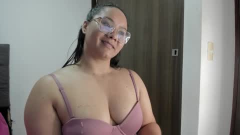 Snapshot of elisa_connors18 chatting on September 2025 10:33:02 PM online show from September 2025 10:33:02 PM