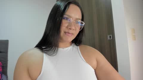 Snapshot of elisa_connors18 chatting on November 2025 12:43:02 AM online show from November 2025 12:43:02 AM