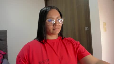 Snapshot of elisa_connors18 chatting on November 2025 01:48:02 AM online show from November 2025 01:48:02 AM