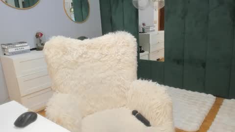 Snapshot of elisabaxter chatting on March 2026 05:13:01 AM Maria online show from March 2026 05:13:01 AM