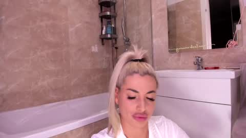 elisabeth_jason online show from April 2026 02:30:01 PM