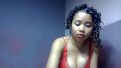 Snapshot of elisabethee chatting on May 2026 08:29:01 PM elisabethee online show from May 2026 08:29:01 PM