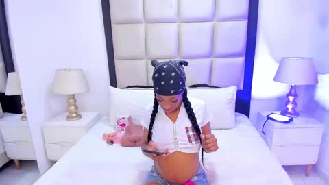 Snapshot of elisabettamonroy chatting on October 2025 04:42:02 PM elisabettamonroy online show from October 2025 04:42:02 PM