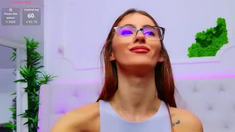 Snapshot of elisacharm chatting on December 2025 03:45:02 AM ElisaCharm online show from December 2025 03:45:02 AM