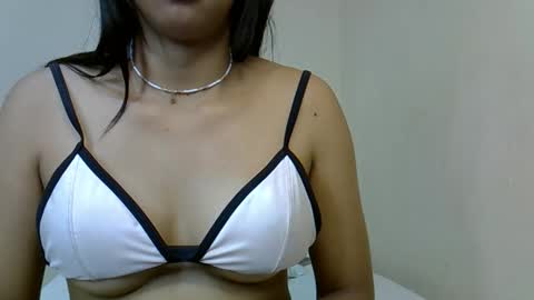 elisah01 online show from April 2026 06:42:01 PM