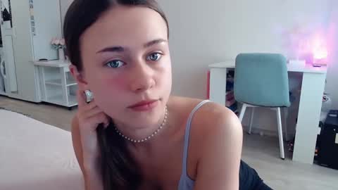 Elis online show from October 2025 04:48:02 AM