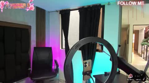 Snapshot of elise_leyton chatting on December 2025 07:09:01 PM ELISE LEYTON online show from December 2025 07:09:01 PM