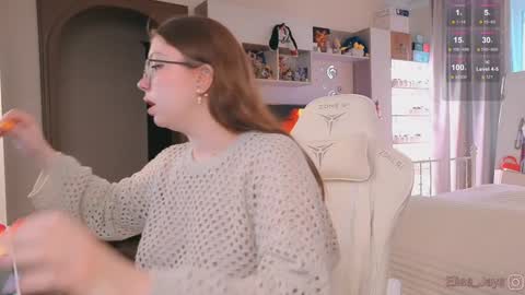 Elise    online show from October 2025 12:16:01 PM