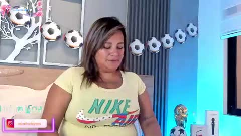 Snapshot of eliseplayboobs chatting on June 2026 06:12:01 PM Elise Play Boobs online show from June 2026 06:12:01 PM