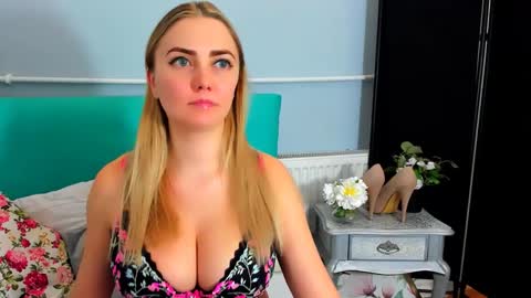 Snapshot of eliseshining chatting on January 2025 05:51:02 PM Elise online show from January 2025 05:51:02 PM