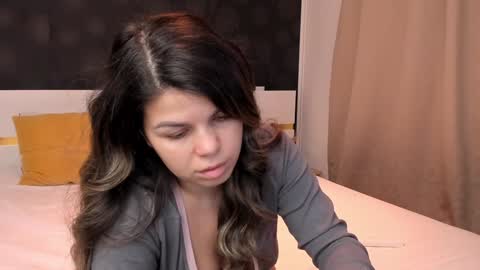 Snapshot of elisetyler89 chatting on December 2024 12:19:01 AM Elly online show from December 2024 12:19:01 AM