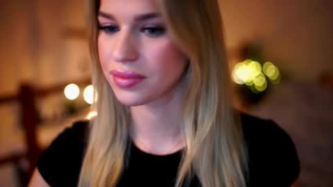 Snapshot of elister_alison chatting on October 2025 11:38:02 AM Sunflower online show from October 2025 11:38:02 AM