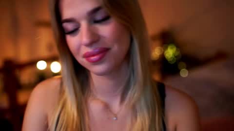 Snapshot of elister_alison chatting on October 2025 09:09:01 AM Sunflower online show from October 2025 09:09:01 AM