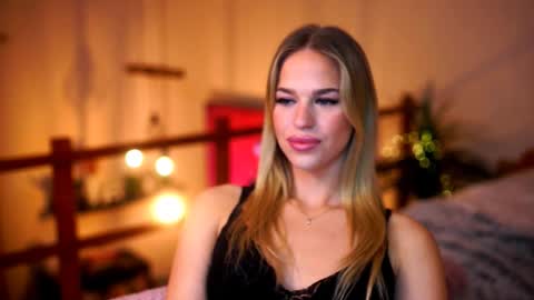 Snapshot of elister_alison chatting on October 2025 07:14:02 PM Sunflower online show from October 2025 07:14:02 PM