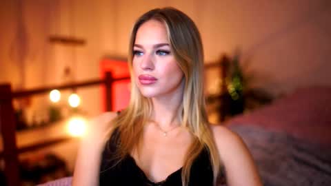 Snapshot of elister_alison chatting on November 2025 05:25:01 PM Sunflower online show from November 2025 05:25:01 PM