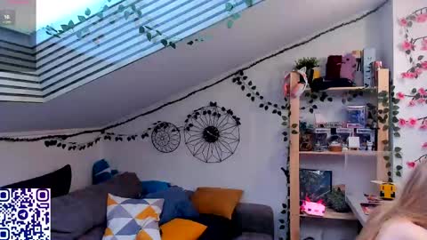 Snapshot of eliteeros chatting on May 2026 02:45:01 PM EliteEros online show from May 2026 02:45:01 PM