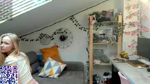 Snapshot of eliteeros chatting on May 2026 12:11:02 PM EliteEros online show from May 2026 12:11:02 PM