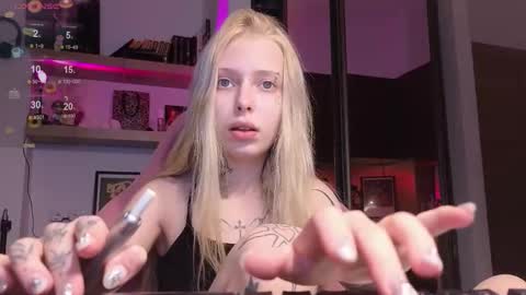 Snapshot of eliza_sadcat chatting on February 2026 07:20:01 PM Elizabeth online show from February 2026 07:20:01 PM