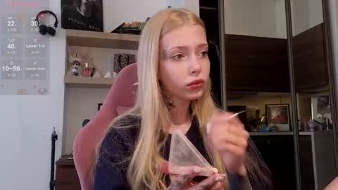 Snapshot of eliza_sadcat chatting on February 2026 10:33:01 AM Elizabeth online show from February 2026 10:33:01 AM