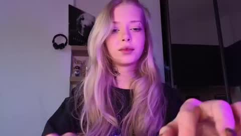 Snapshot of eliza_sadcat chatting on March 2026 02:24:02 PM Elizabeth online show from March 2026 02:24:02 PM