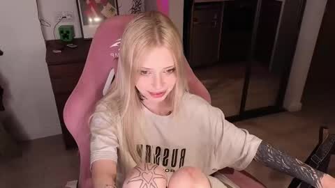 Snapshot of eliza_sadcat chatting on March 2026 05:07:02 PM Elizabeth online show from March 2026 05:07:02 PM