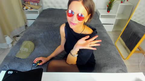 Snapshot of elizabe_th chatting on December 2024 11:09:02 PM Elizabethangel online show from December 2024 11:09:02 PM