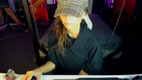 Snapshot of elizabe_th chatting on January 2025 08:51:02 PM Elizabethangel online show from January 2025 08:51:02 PM