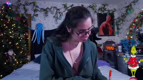 Elizabeth online show from December 2024 08:25:02 PM