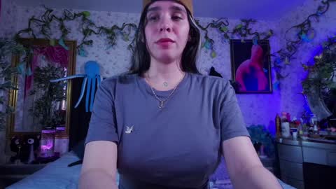 Elizabeth online show from January 2025 07:20:02 PM