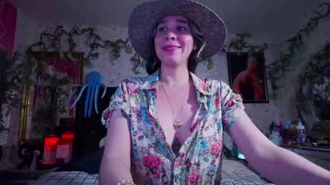 Elizabeth online show from September 2025 01:32:01 PM