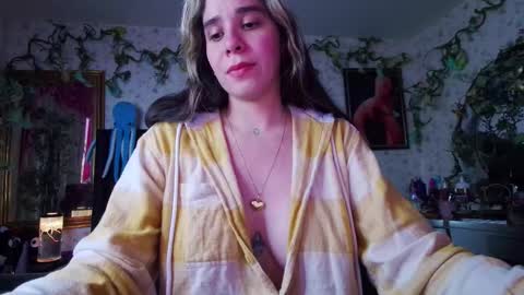 Elizabeth online show from October 2025 08:20:02 PM