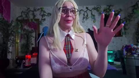 Elizabeth online show from October 2025 10:26:02 PM