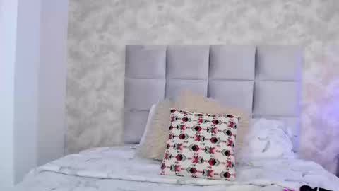 Snapshot of elizabeth_colleman chatting on September 2025 08:33:01 PM Elizabeth online show from September 2025 08:33:01 PM