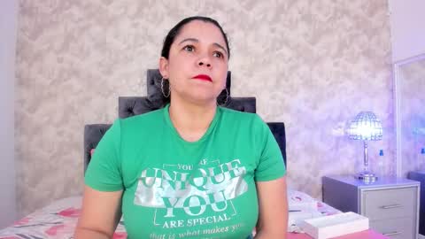 Snapshot of elizabeth_colleman chatting on October 2025 09:35:02 PM Elizabeth online show from October 2025 09:35:02 PM