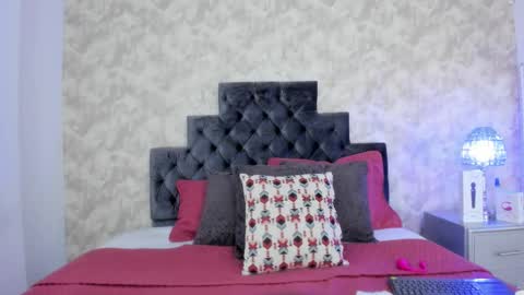 Snapshot of elizabeth_colleman chatting on December 2025 09:08:02 PM Elizabeth online show from December 2025 09:08:02 PM