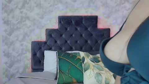 Snapshot of elizabeth_colleman chatting on April 2026 09:04:01 PM Elizabeth online show from April 2026 09:04:01 PM