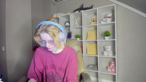 Snapshot of elizabeth_harpper chatting on November 2025 01:07:02 AM Elizabeth online show from November 2025 01:07:02 AM